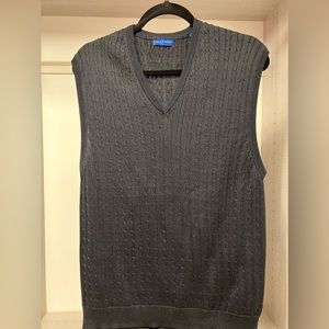 Men’s black sweater vest size large